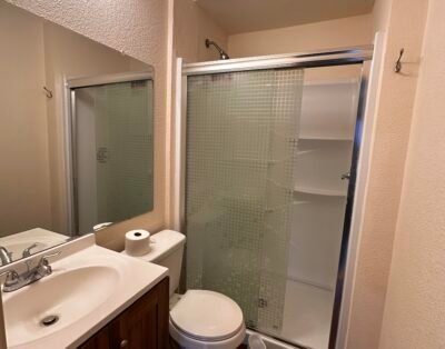 Cozy room and bath 01