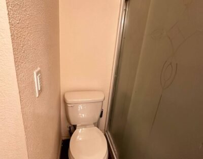 8D1: Cozy room and bath 02