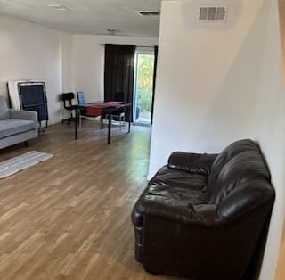 Apartment across the UT Health Campus 2B/2B.