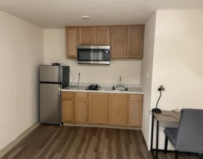 Studio Room in Alamo Farmstead close to medical center.