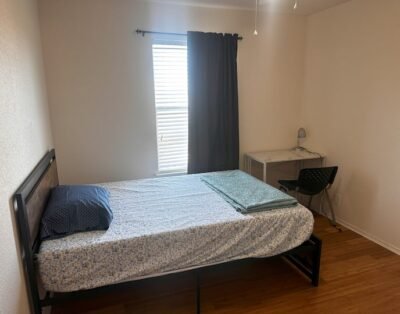 Cozy room and bath 01